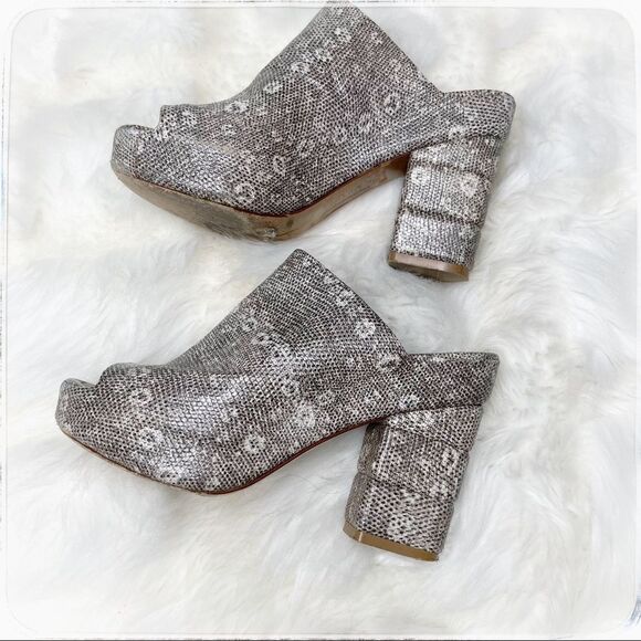 Ferragamo heels   - Picture 2 of 10